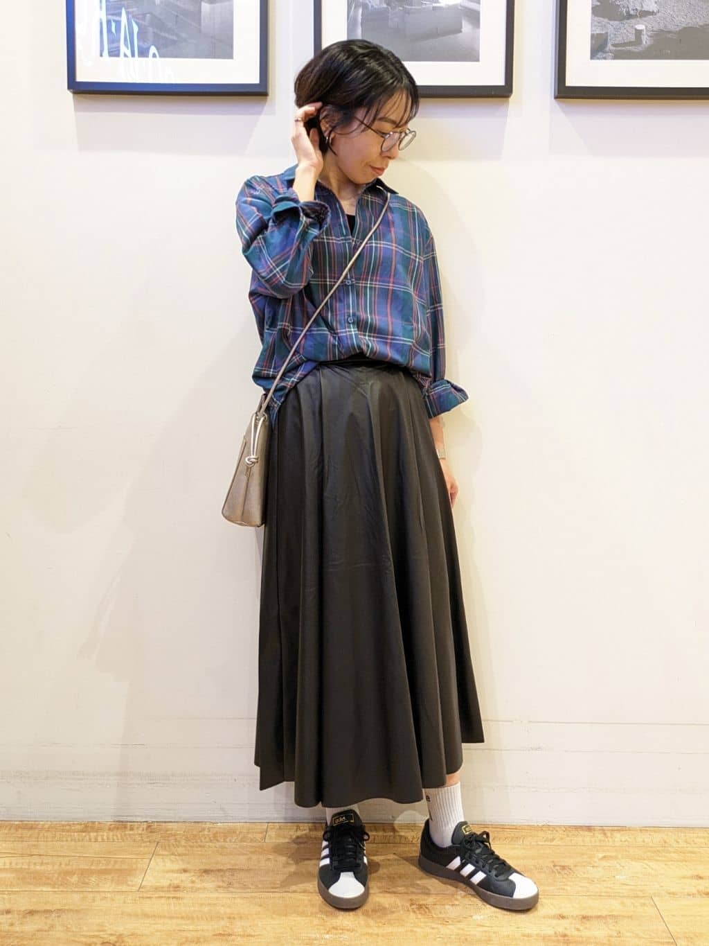 Akiさんの「SHOO･LA･RUE｜【洗濯機可/S-LL】程よい抜け感 大人のチェックシャツ」を使ったコーディネート
