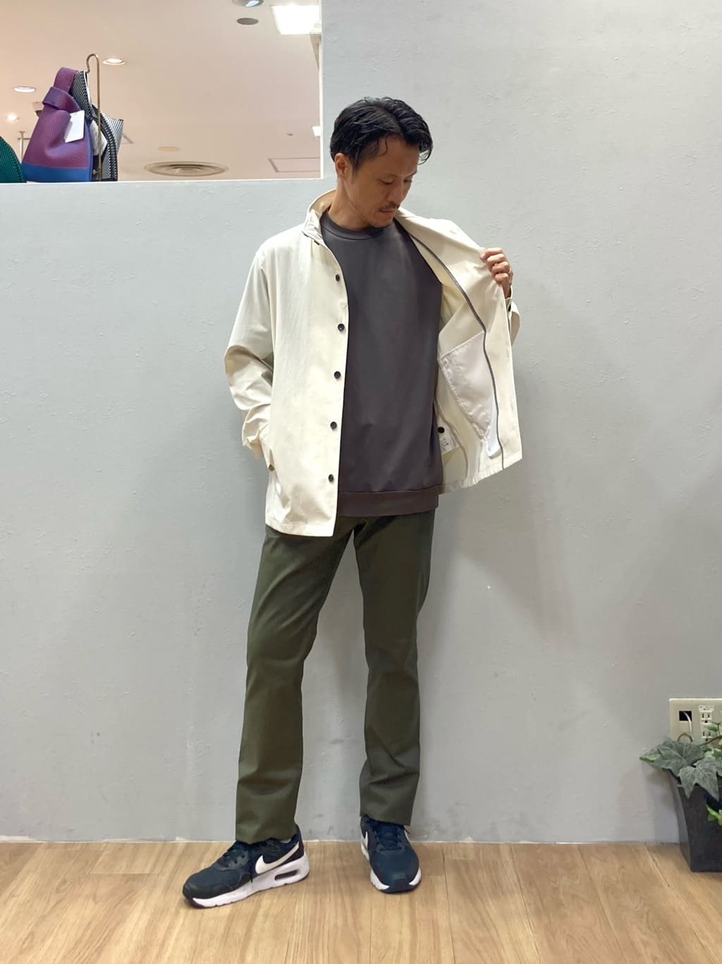 シュンさんの「TAKEO KIKUCHI｜【3D ナイロン ストレッチ】スタンドカラー シャツブルゾン」を使ったコーディネート