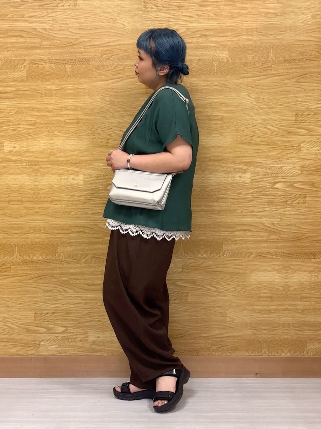 ぁむさんの「SHOO･LA･RUE｜【S-LL】着るだけで簡単にコーデが決まる レースレイヤード風ドルマントップス」を使ったコーディネート