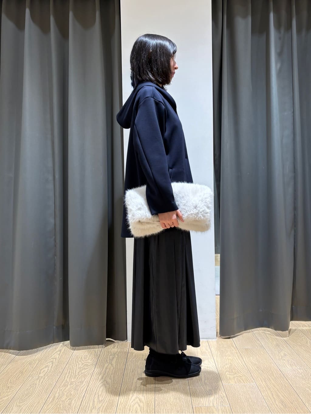 Yoshimiさんの「INDIVI｜レザー調ギャザースカート」を使ったコーディネート