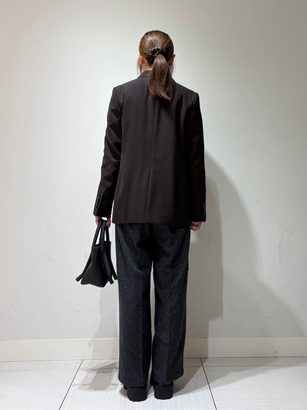 やなぎさんの「DRESSTERIOR｜◆【セットアップ可/オンオフ】ウールビスコースカルゼジャケット」を使ったコーディネート