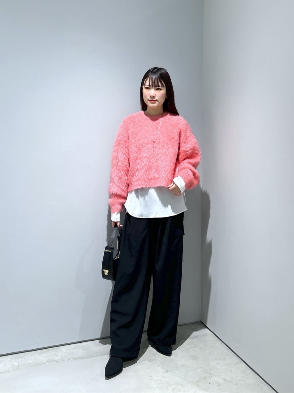 Renoさんの「INDIVI｜ドロップショルダーシャギーニット」を使ったコーディネート