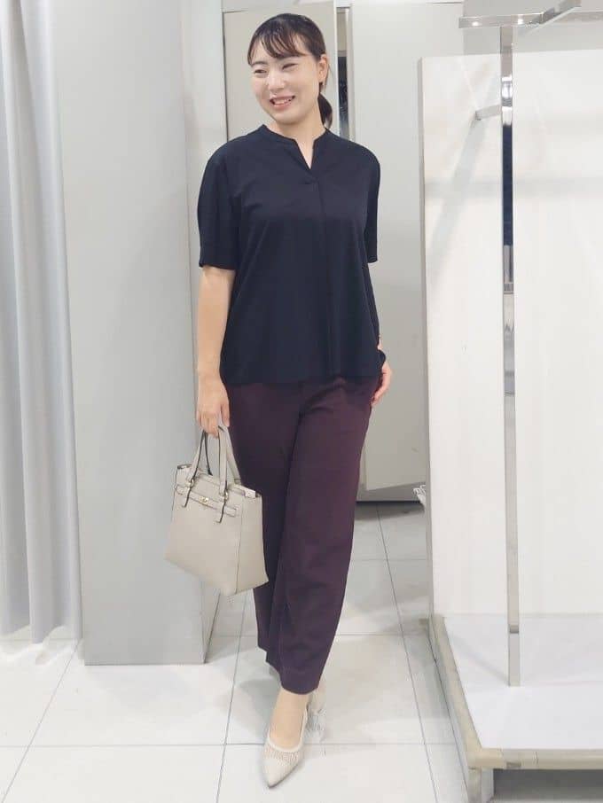 AZUSAさんの「Reflect｜【すっきり見え！長め丈／マシンウォッシュ可】スキッパーネックジャージトップス」を使ったコーディネート