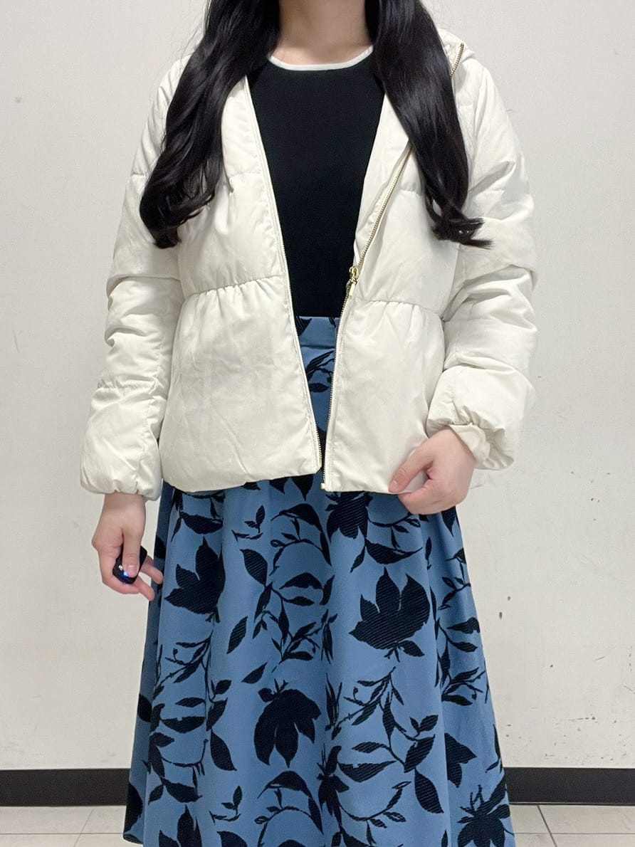 Hitomiさんの「index｜KAWADAダウンペプラムショートコート【撥水／洗濯機OK／静電気防止裏地】」を使ったコーディネート
