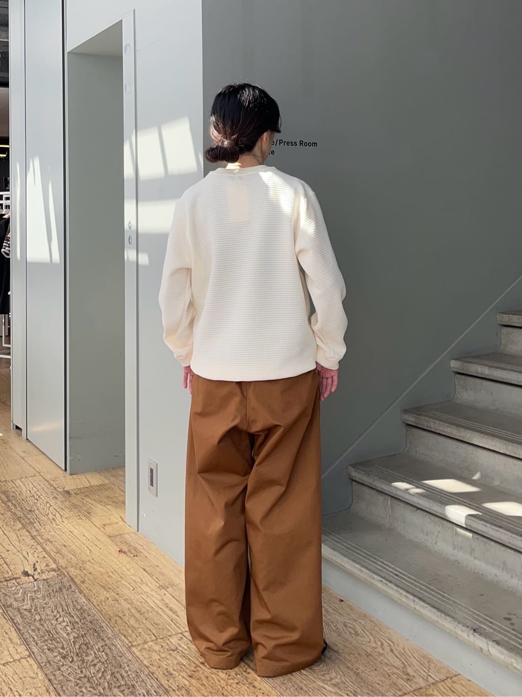 神野（jinno）さんの「TAKEO KIKUCHI｜ニットライク プルオーバー」を使ったコーディネート