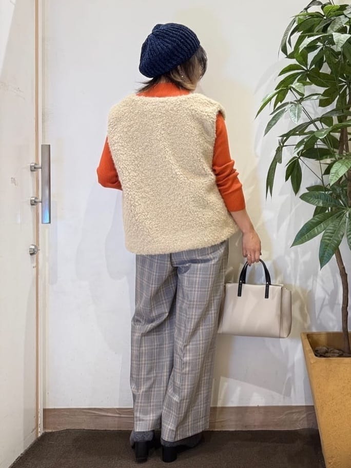 misakiさんの「SHOO･LA･RUE｜ふわふわファーベスト」を使ったコーディネート