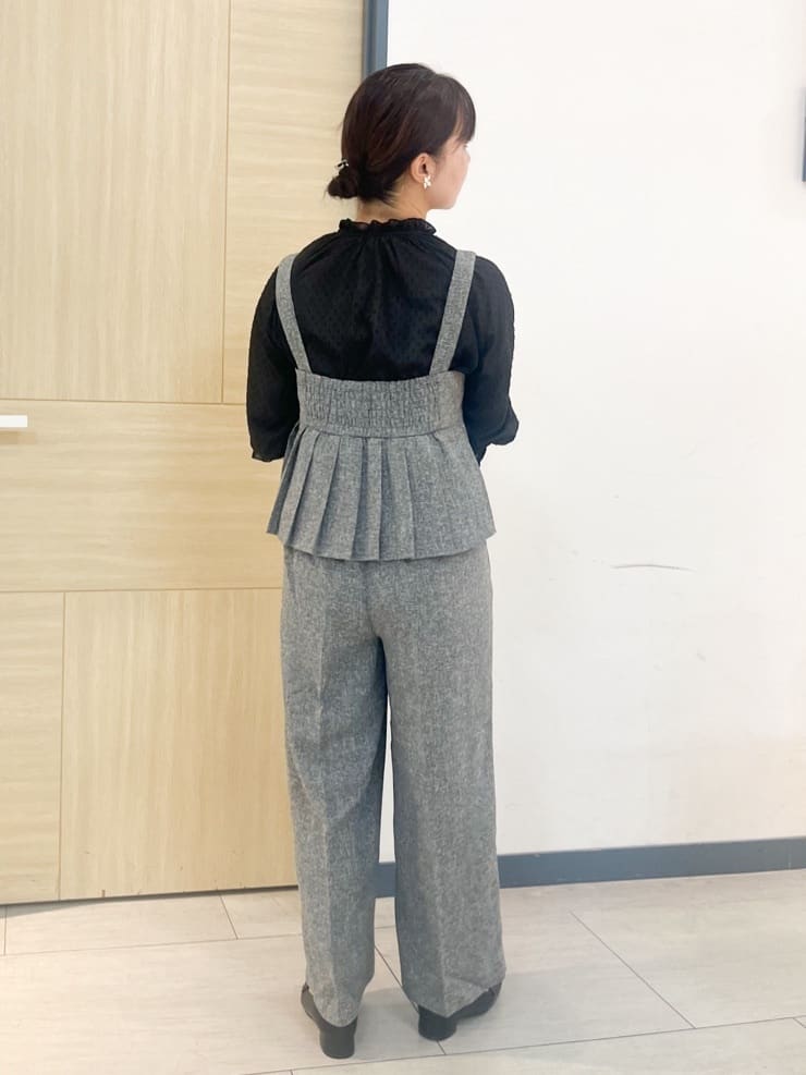 YOさんの「grove｜【2点SET/体型カバー】夏から秋まで着まわせる！プリーツビスチェセットアップ」を使ったコーディネート