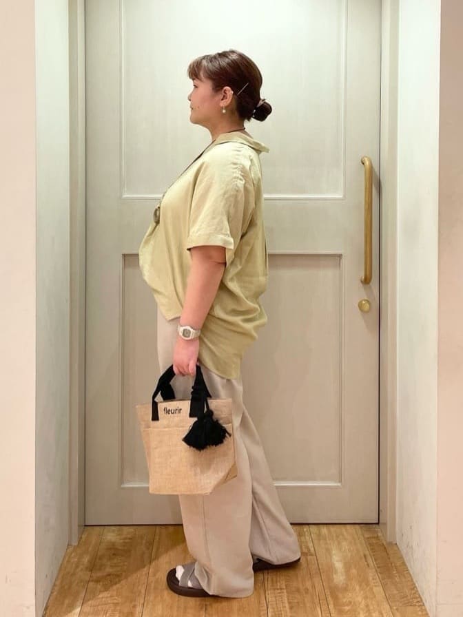 はまちゃんさんの「SHOO･LA･RUE｜【S-LL/UV/接触冷感/抗菌防臭】体型を自然にカバー フレンチリネンブレンド襟付ドルマンシャツ」を使ったコーディネート