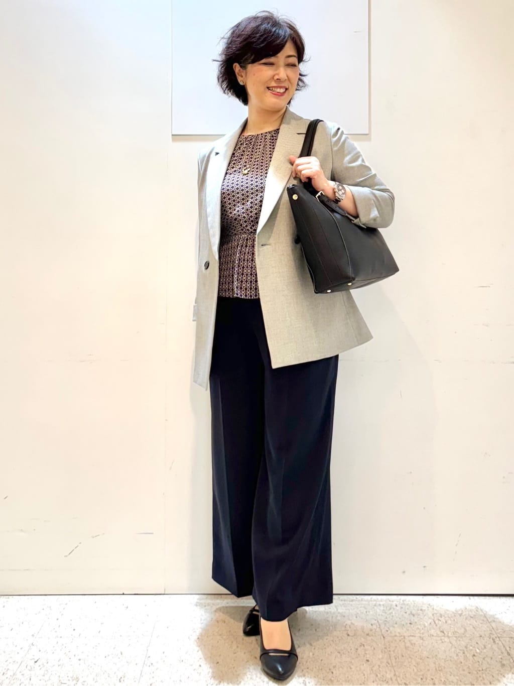 ヤスコさんの「Reflect｜【きちんと見え／セットアップ可／通勤におすすめ◎】ペプラムプリントブラウス」を使ったコーディネート