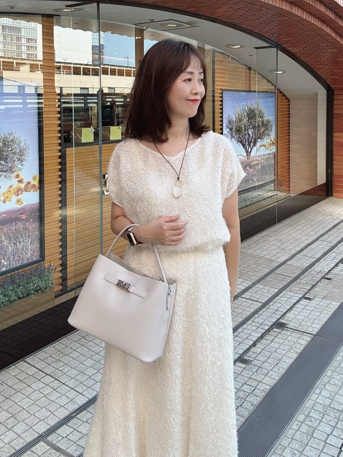 makiさんの「UNTITLED｜【セットアップ可/洗える】フェザーフレンチスリーブブラウス」を使ったコーディネート