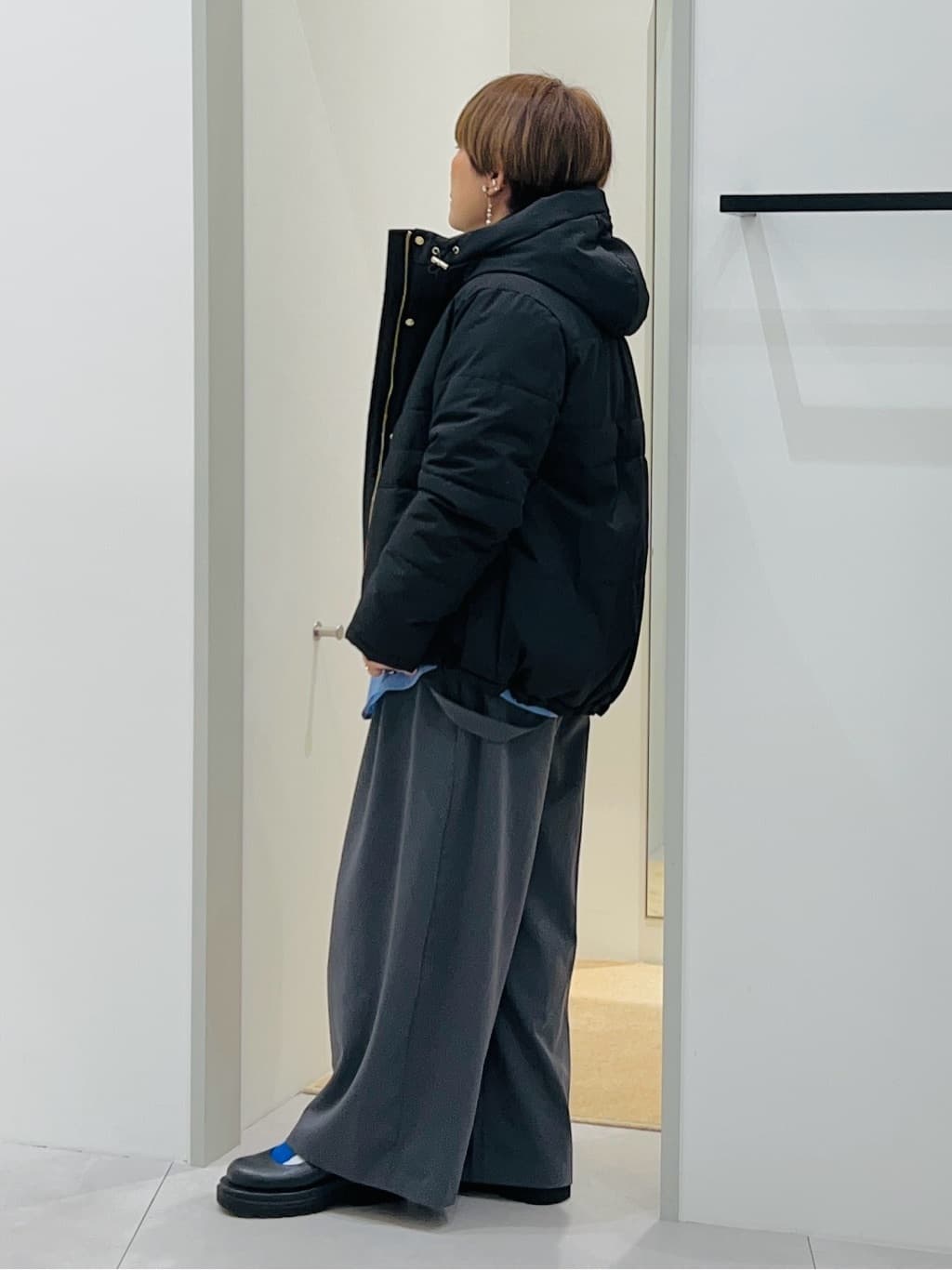 タナさんの「THE SHOP TK｜【すっきり見えシルエット】上品ふわもこ中綿ブルゾン」を使ったコーディネート
