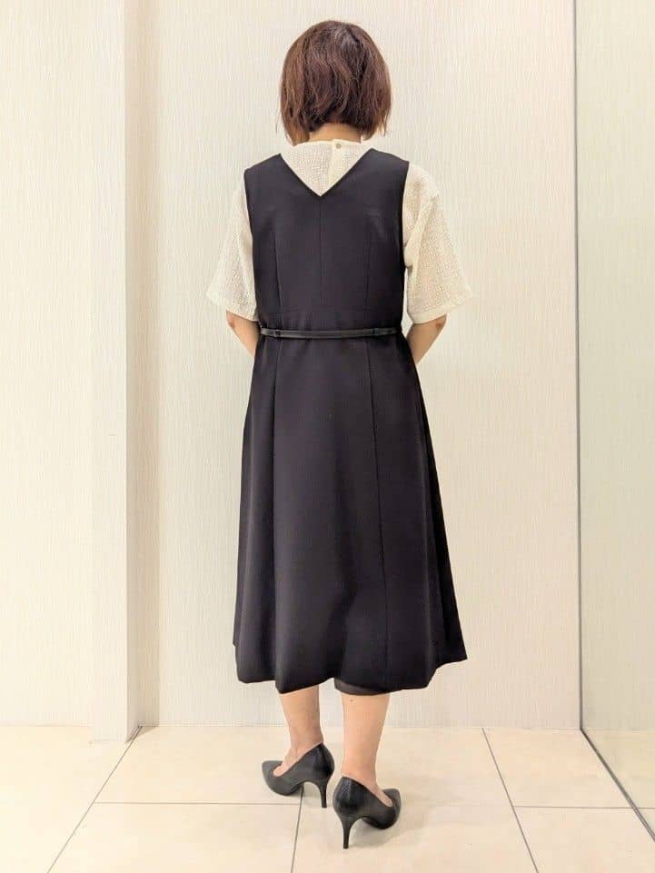 u-macoさんの「UNTITLED｜【Aライン/ワンピース】Vネックジャンパースカート」を使ったコーディネート