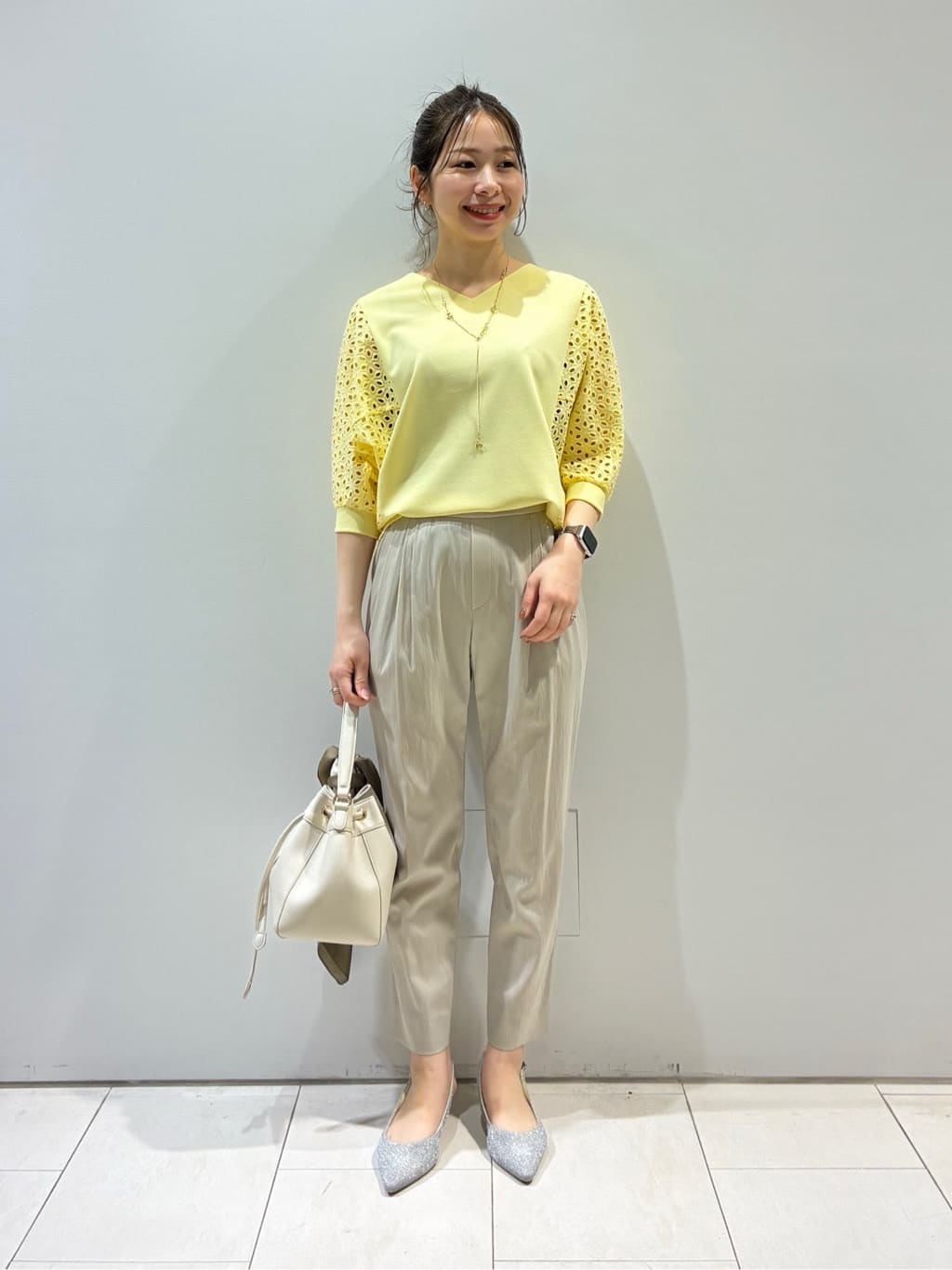 KAOさんの「INDIVI｜【60cm四方】スクエアスカーフ」を使ったコーディネート