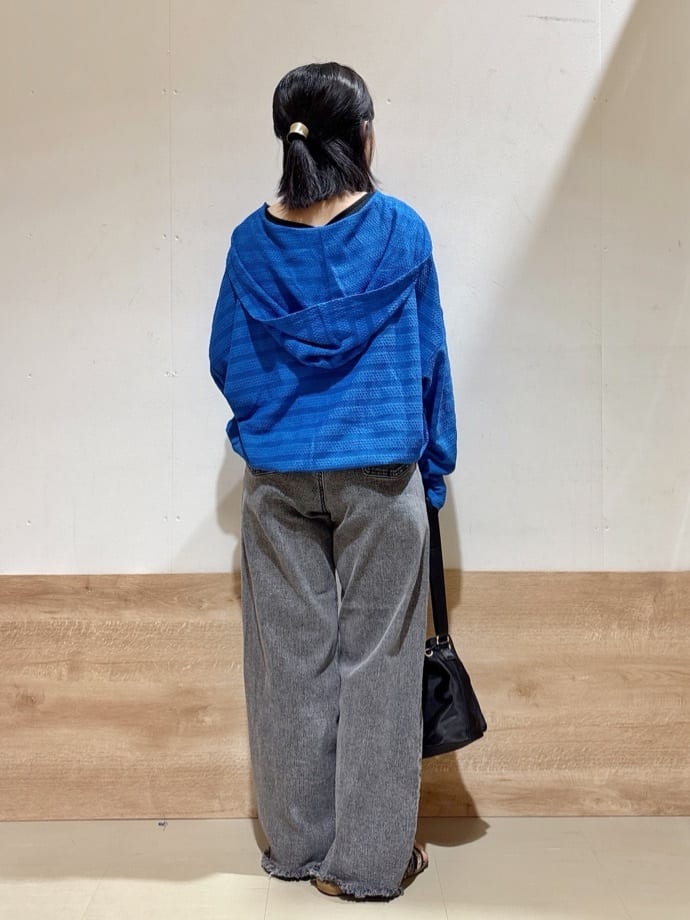 るねさんの「SHOO･LA･RUE｜【UV/水陸両用】手の甲まで隠れる レースボーダー ラッシュガードパーカ」を使ったコーディネート