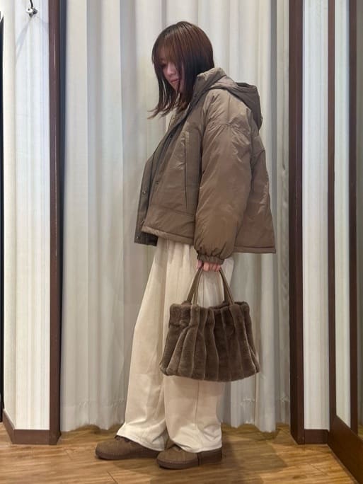 yuzukaさんの「SHOO･LA･RUE｜【撥水/あったか】たっぷり着られる 中綿モンスターショートコート」を使ったコーディネート