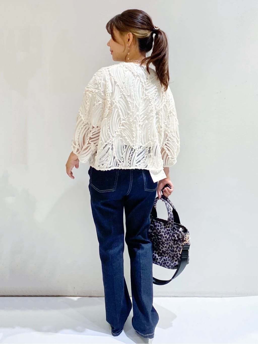 ちぃさんの「OPAQUE.CLIP｜シアー刺繍レース前開きブラウス【洗濯機洗い可】」を使ったコーディネート