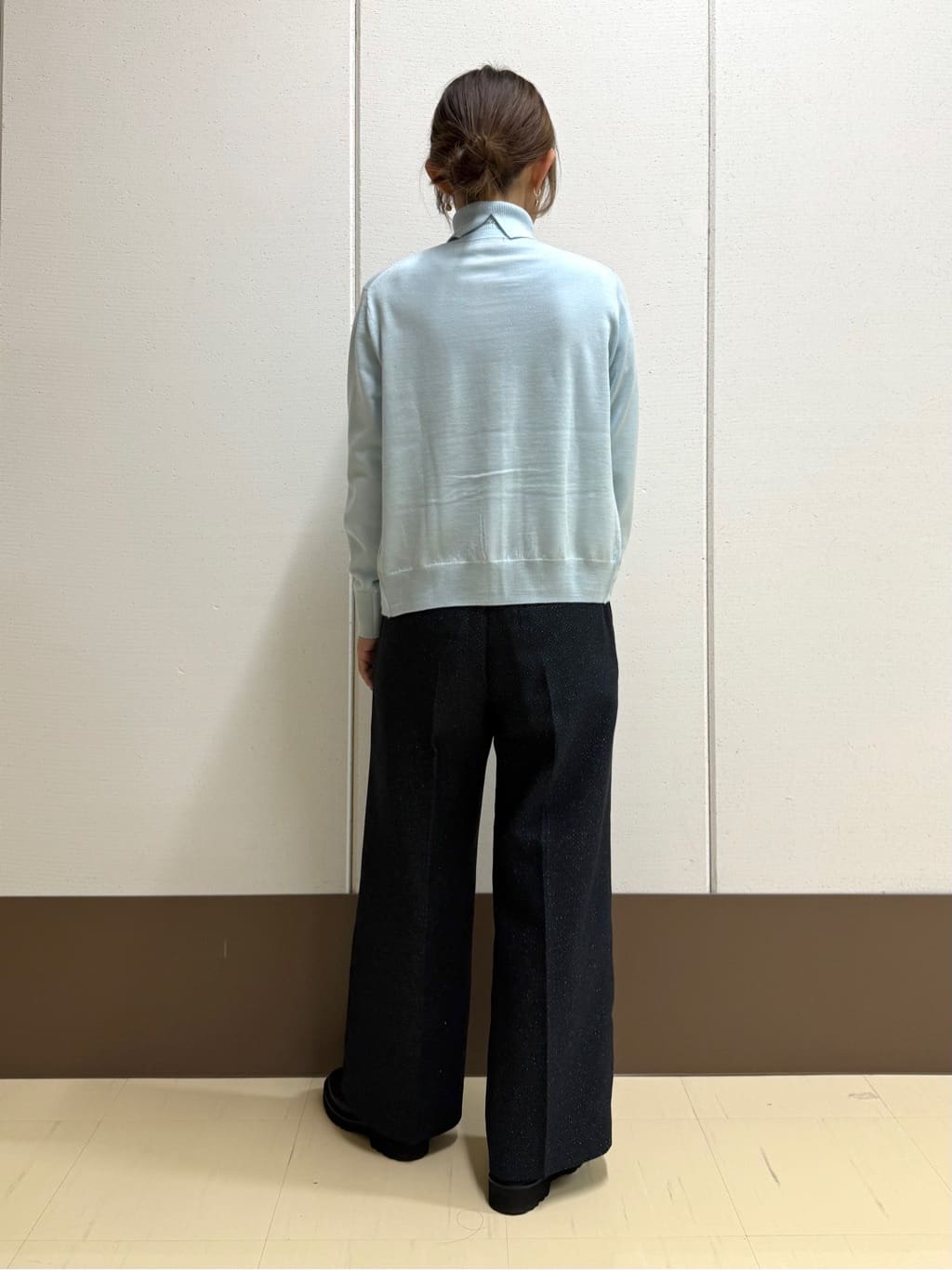 mamiさんの「INDIVI｜【洗える／毛玉になりにくい】エクストラファインウール リブタートルニット」を使ったコーディネート