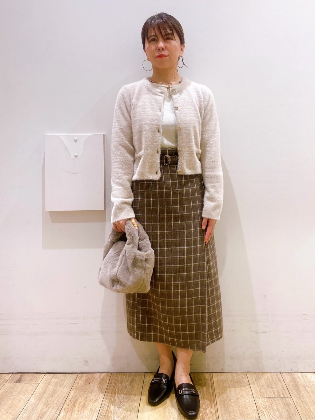 YUKOさんの「index｜チェックツイード ラップ風ナロースカート【洗濯機OK】」を使ったコーディネート