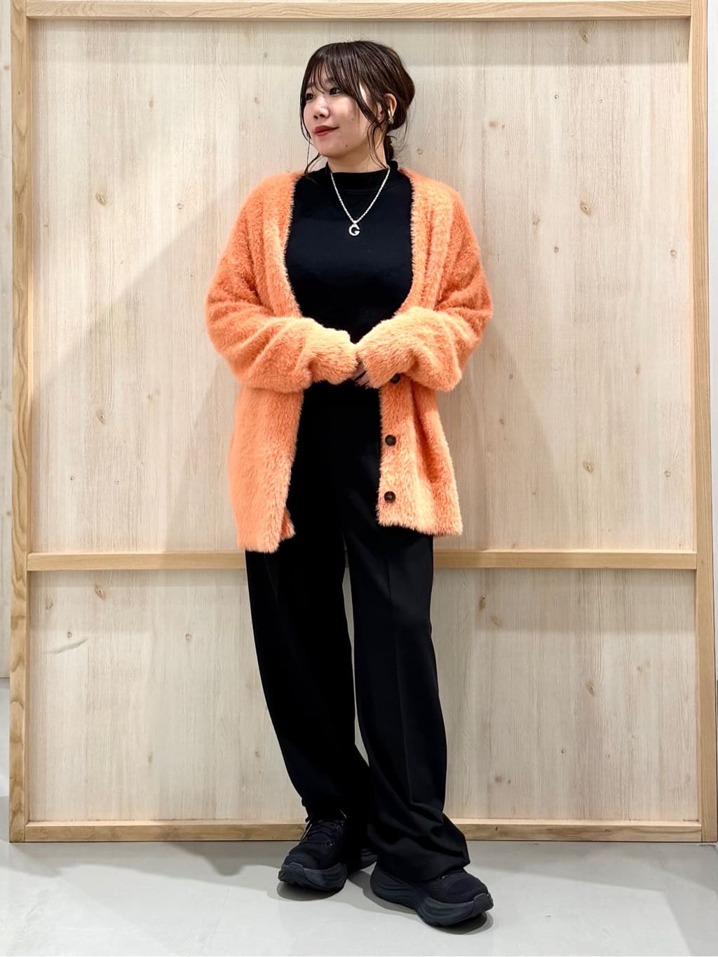 nanaさんの「THE SHOP TK｜【ふわふわあったか】フェザーカーディガン」を使ったコーディネート