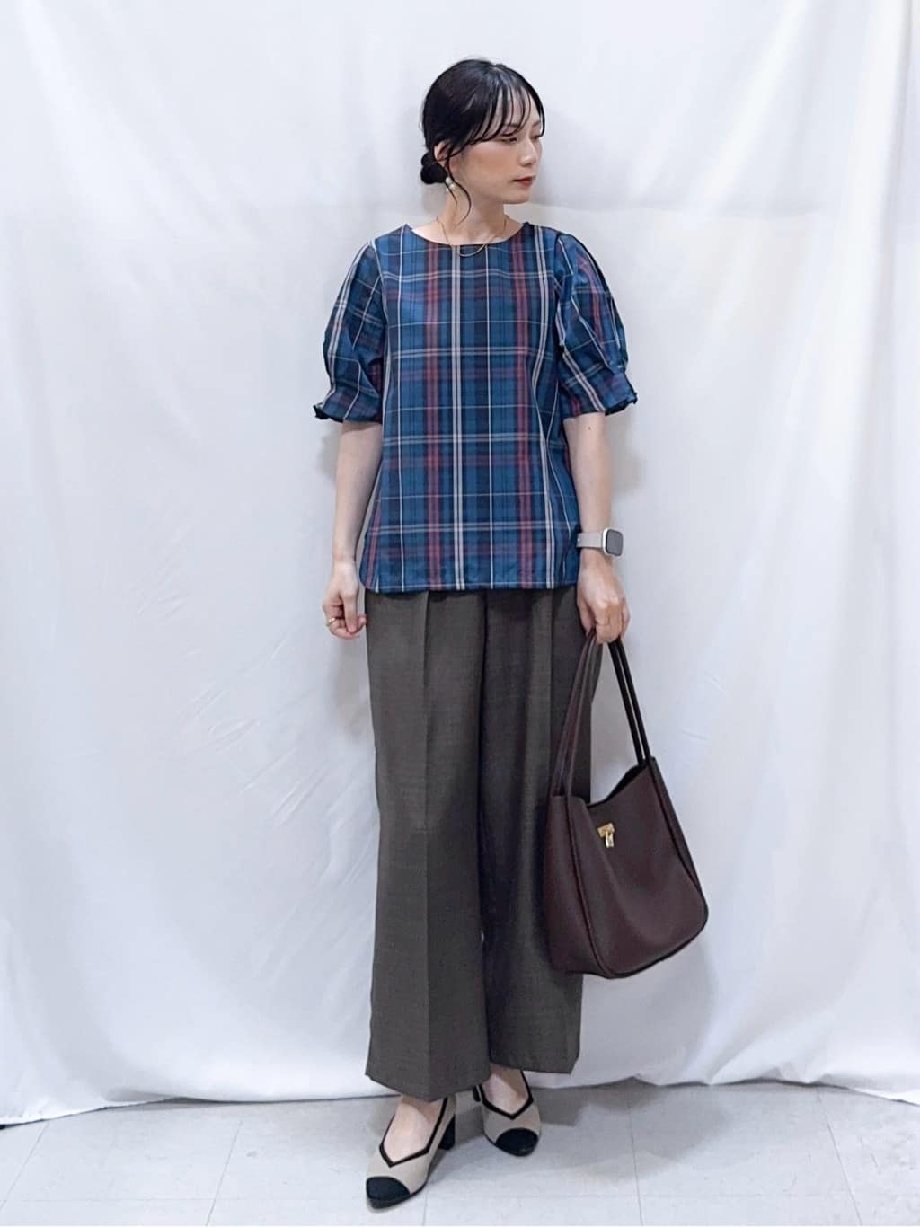 𝐇𝐢𝐫𝐨𝐦𝐢さんの「SHOO･LA･RUE｜【S-LL/5分袖】お袖タックできれいに魅せる 大人のチェックブラウス」を使ったコーディネート