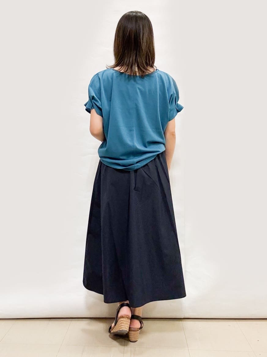 bulさんの「SHOO･LA･RUE｜【S-LL/UV/プチプラ】お袖タックで好印象 デザインTシャツ」を使ったコーディネート