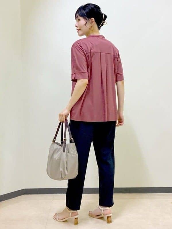  beni_gingerさんの「Reflect｜【すっきり見え！長め丈／マシンウォッシュ可】スキッパーネックジャージトップス」を使ったコーディネート