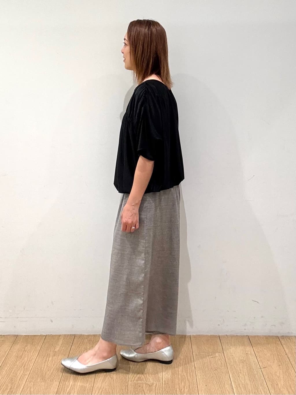 mikkoさんの「INDIVI｜【洗える／体型カバー】シャーリングシアートップス」を使ったコーディネート