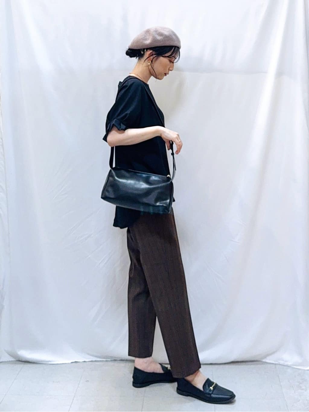 𝐇𝐢𝐫𝐨𝐦𝐢さんの「SHOO･LA･RUE｜【S-LL/チェック柄アソート】脚のラインをきれいに見せる タックテーパードパンツ」を使ったコーディネート
