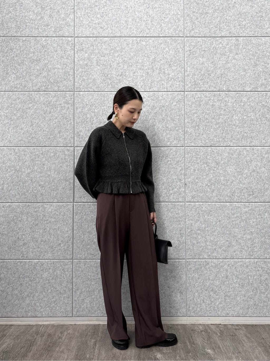 ayanoさんの「INDIVI｜Comfy SET UP｜イージーストレートワイドパンツ【セットアップ対応／通勤/カセット服】」を使ったコーディネート