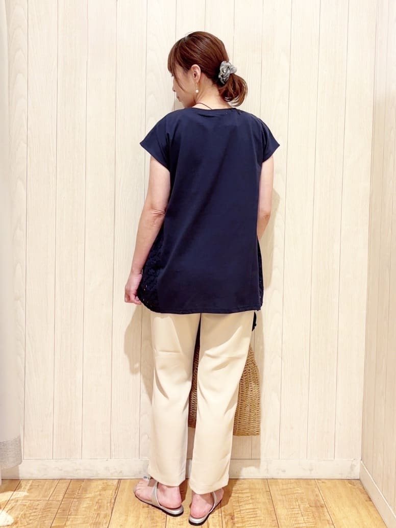 あいこさんの「SHOO･LA･RUE｜【S-LL/体型カバー】インせずサマ見え レースドッキングトップス」を使ったコーディネート