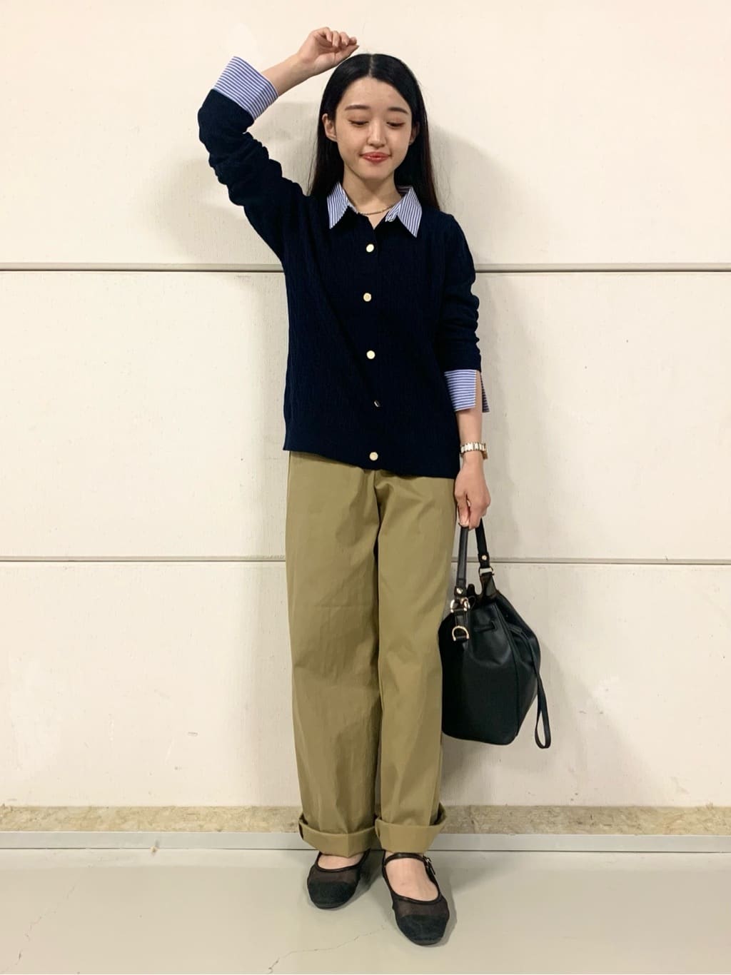 sahoさんの「THE SHOP TK｜【着るだけでコーデ完成】シャツレイヤード風 ケーブルニット」を使ったコーディネート