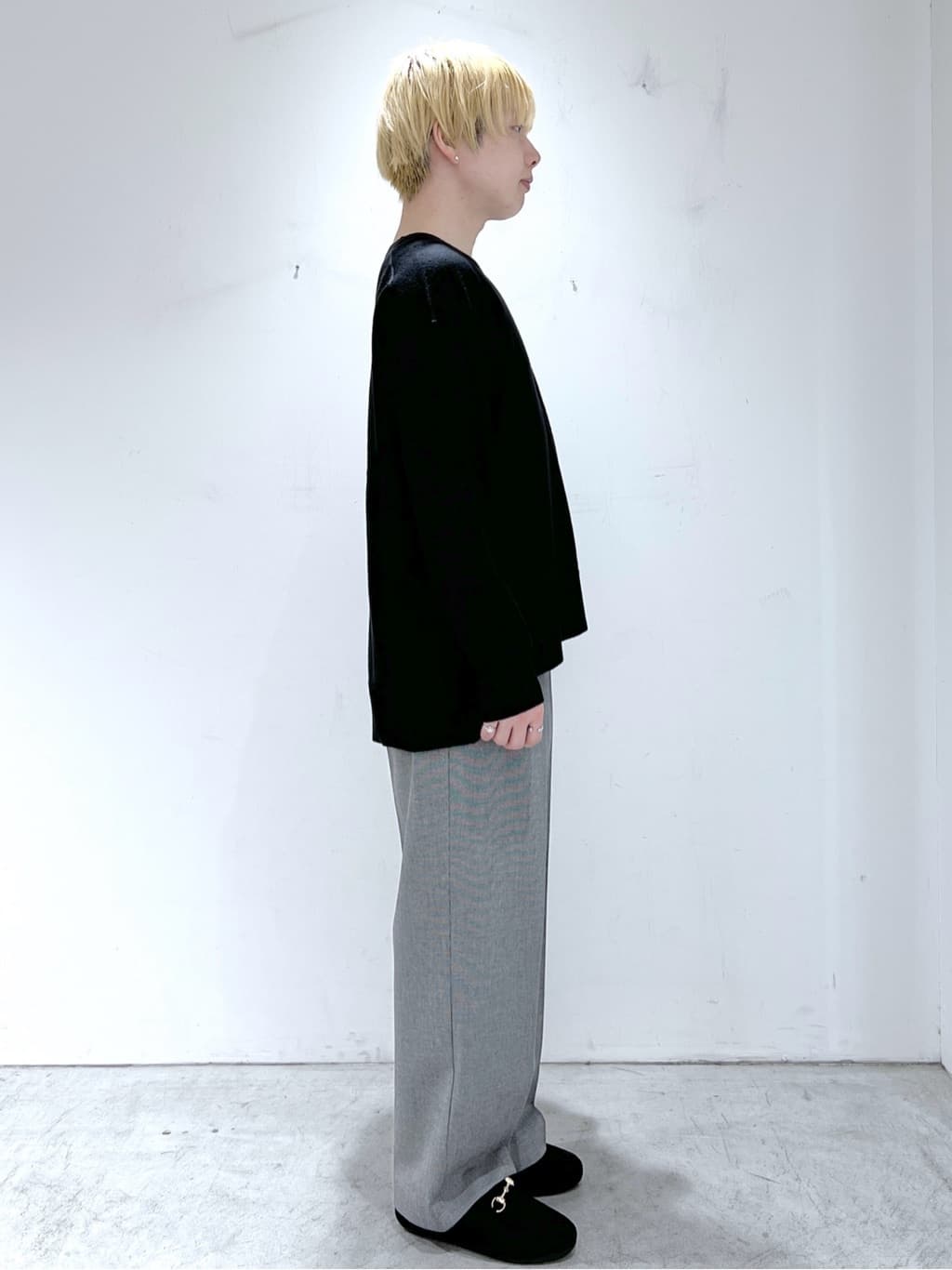 JINさんの「OPAQUE.CLIP｜Vネックニット／エクストラファインメリノウール【THEシリーズ／洗濯機OK】」を使ったコーディネート