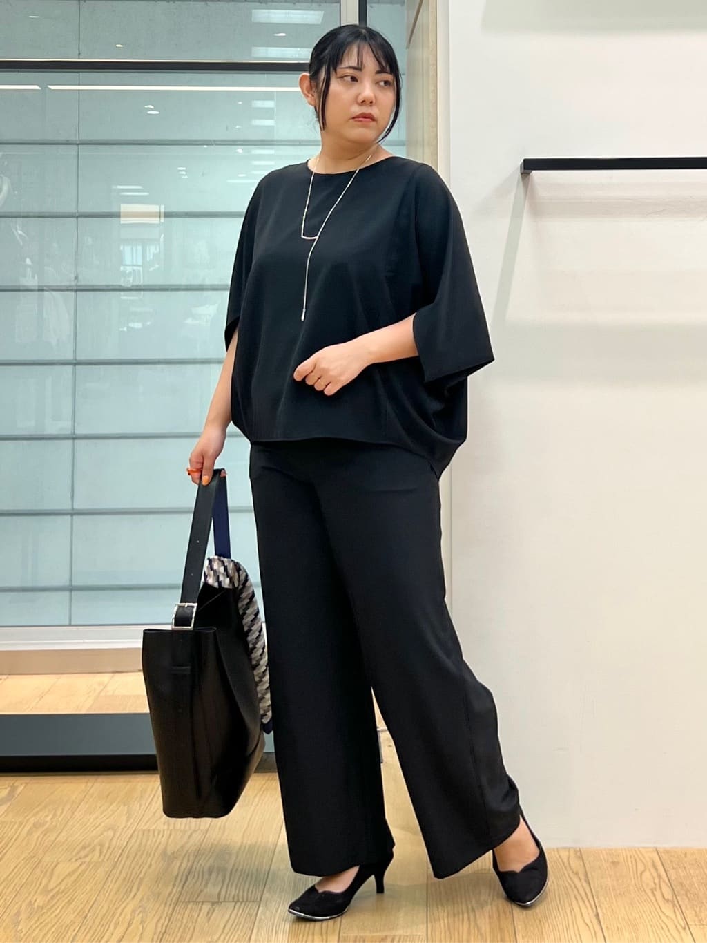 shimaさんの「INDIVI｜【体型カバー/SETUP可能】ジョーゼット　ドルマンブラウス」を使ったコーディネート
