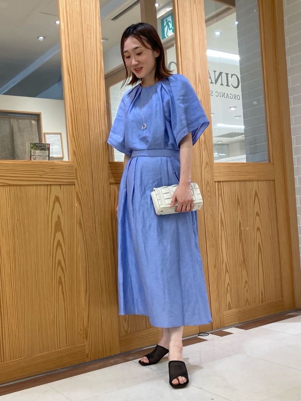 ゆうさんの「UNTITLED｜◆【セットアップ可能】リネン混 タックブラウス」を使ったコーディネート