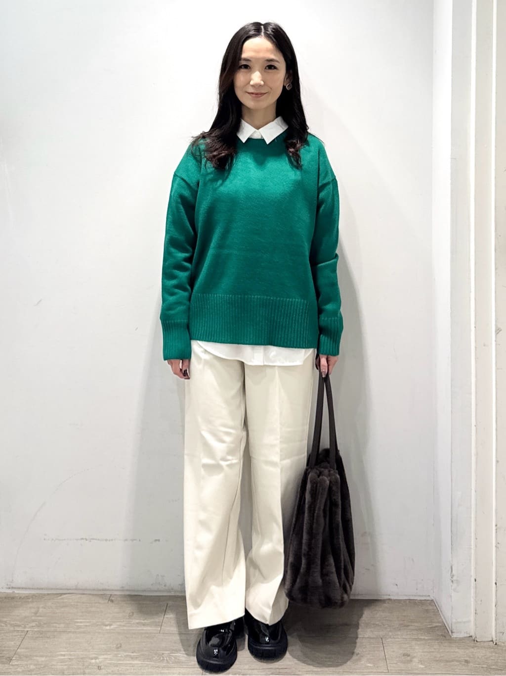 yuicciさんの「OPAQUE.CLIP｜ポケット刺繍レギュラーカラーシャツ【洗濯機OK】」を使ったコーディネート
