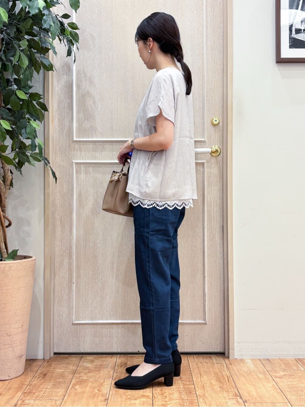 なみさんの「SHOO･LA･RUE｜【S-LL】着るだけで簡単にコーデが決まる レースレイヤード風ドルマントップス」を使ったコーディネート