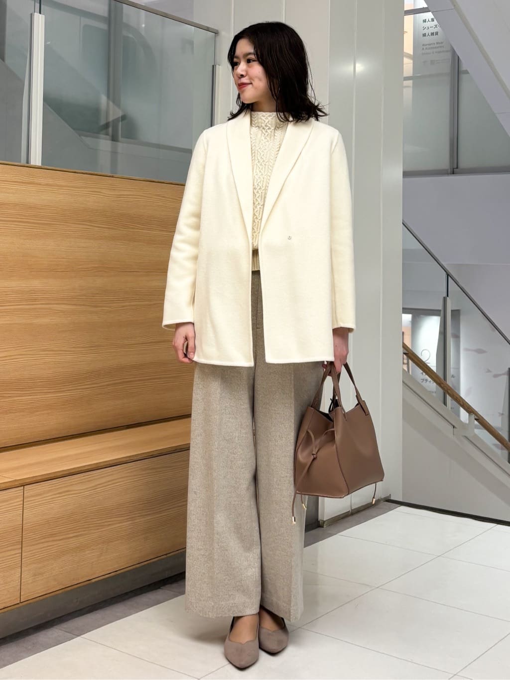 sawaさんの「COUP DE CHANCE｜【リバー仕立て／裏地無し】軽く羽織れるウールリバーコート」を使ったコーディネート
