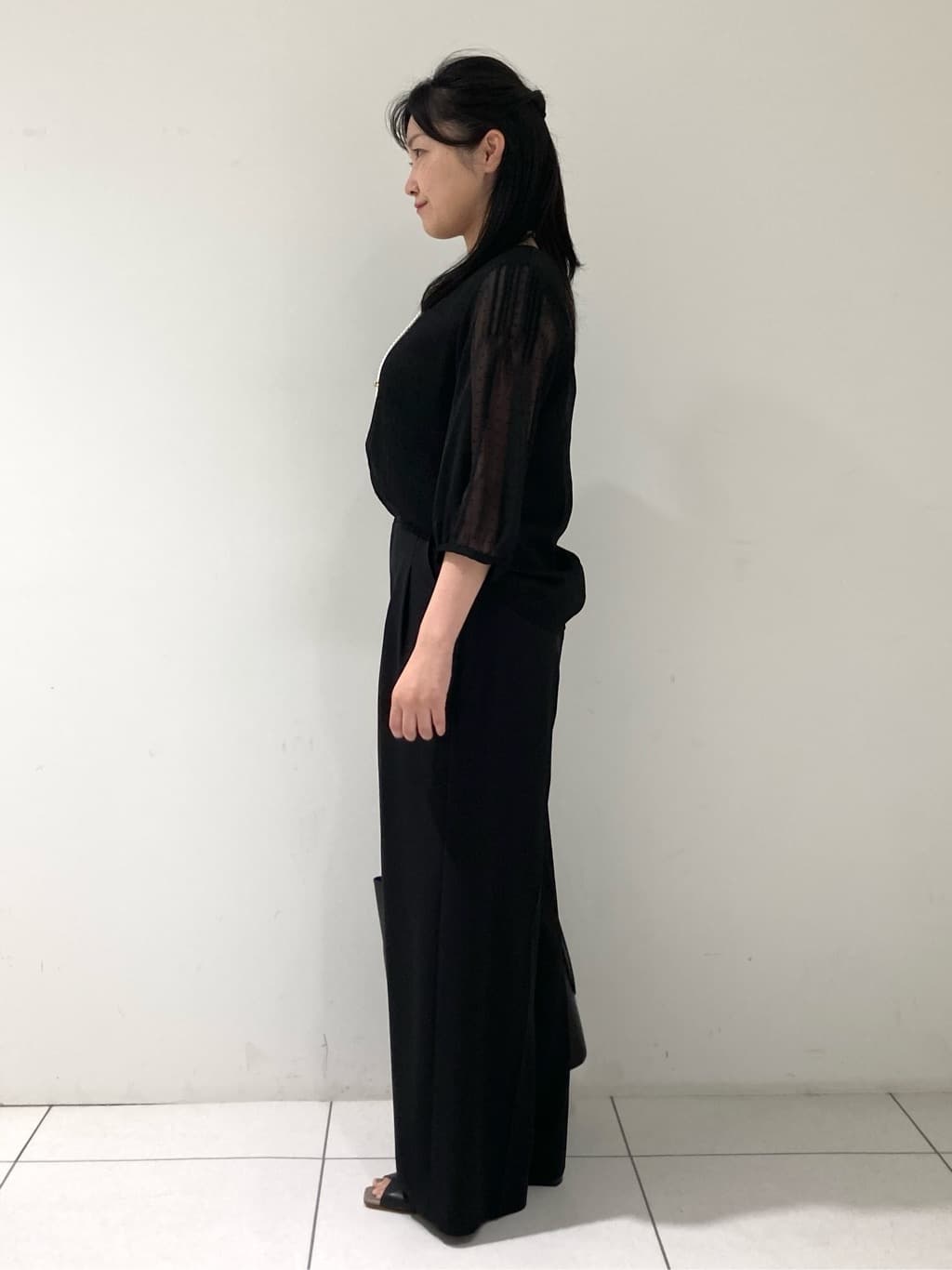 momokoさんの「INDIVI｜フロッキードットブラウス」を使ったコーディネート