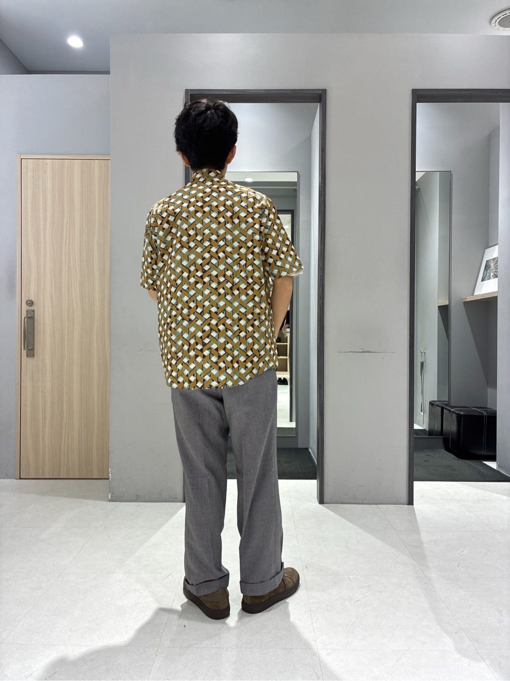 わいずみさんの「TAKEO KIKUCHI｜【COOL CITY WEAR】籠目アート柄 サッカーシャツ /通気性」を使ったコーディネート