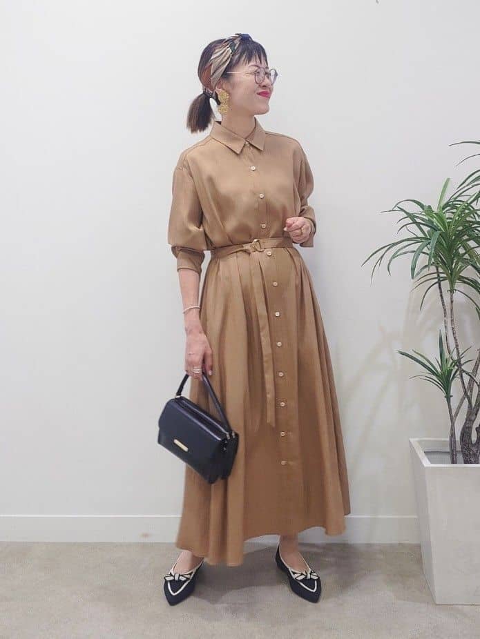 MUTSUKOさんの「UNTITLED｜【前開きボタン/ベルト付/羽織シャツ/】2WAYトレンチ風ワンピース」を使ったコーディネート