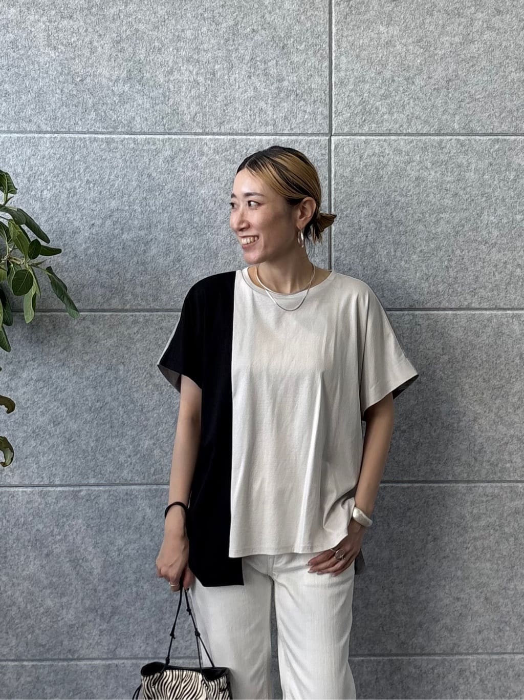 kotakiさんの「INDIVI｜【洗える／汗ジミ防止】バイカラー＆アシメヘム Tシャツ」を使ったコーディネート
