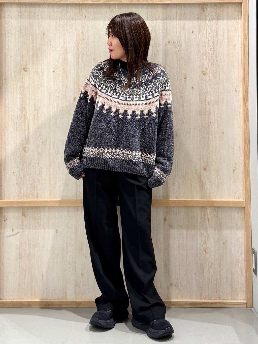 nanaさんの「THE SHOP TK｜上品さと少しの遊び心を モール求心柄ニット」を使ったコーディネート