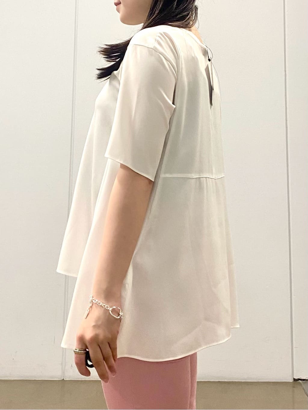 misakiさんの「INDIVI｜【バックシャン】デザインTブラウス」を使ったコーディネート