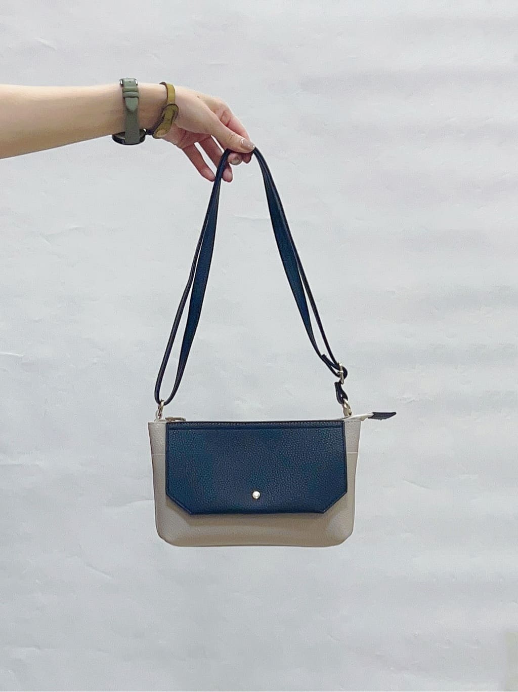まっつんさんの「SHOO･LA･RUE｜【S-LL/セットアップ可/ひんやり】きちんと見えで上品 お袖タック スキッパーブラウス」を使ったコーディネート