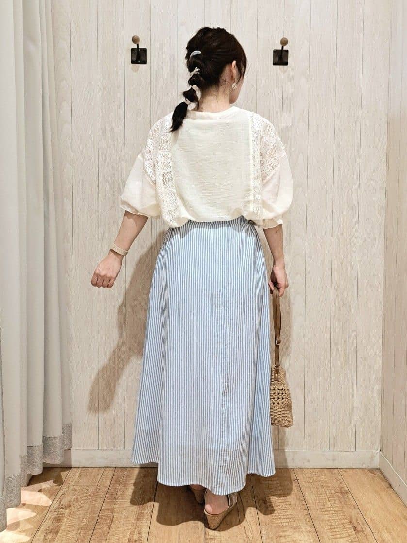 SAKIさんの「SHOO･LA･RUE｜【着丈選べる】一枚でこなれ見え サイドレースブラウス」を使ったコーディネート