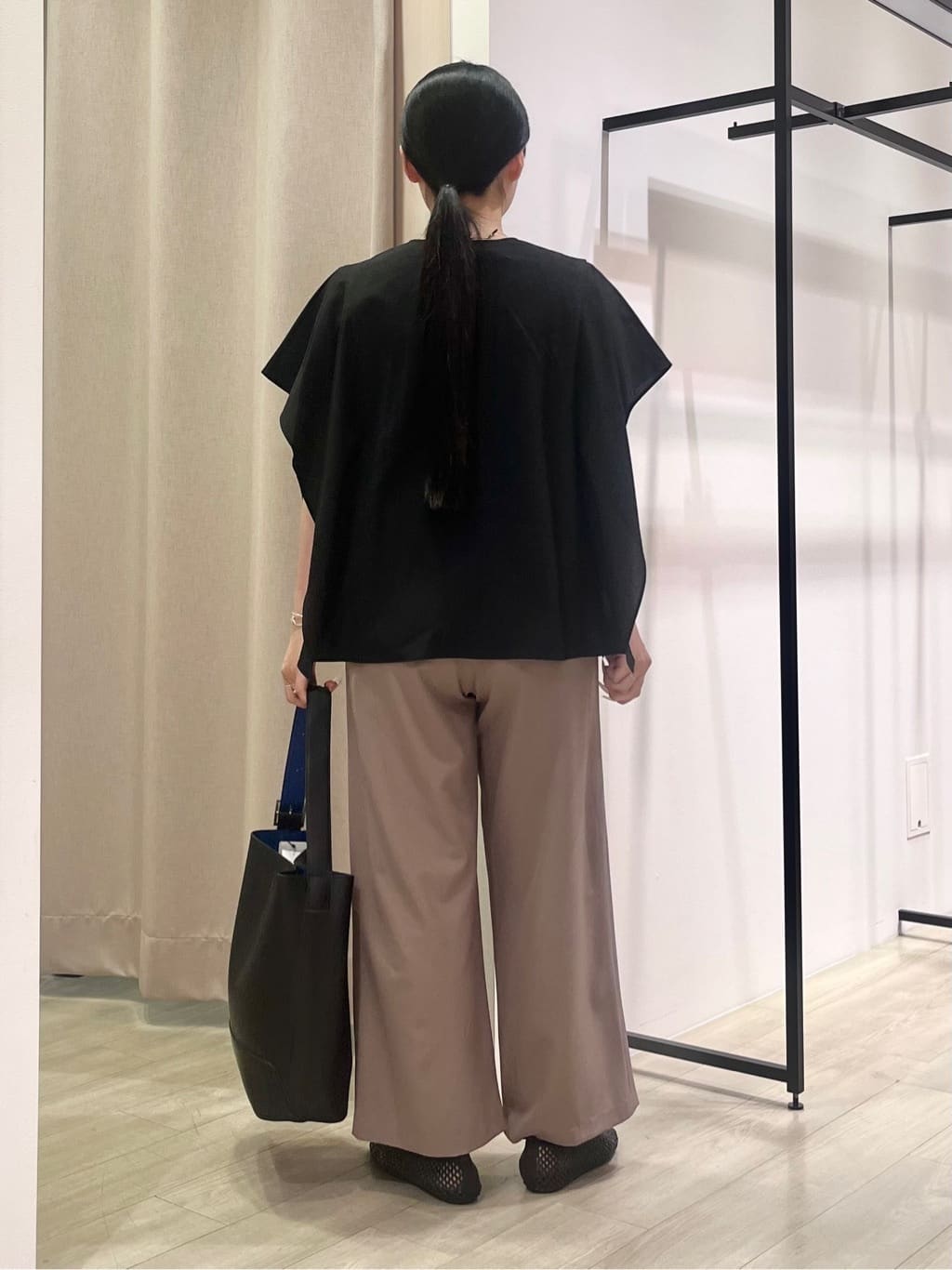 hasuさんの「INDIVI｜【体型カバー】スクエアブラウス」を使ったコーディネート