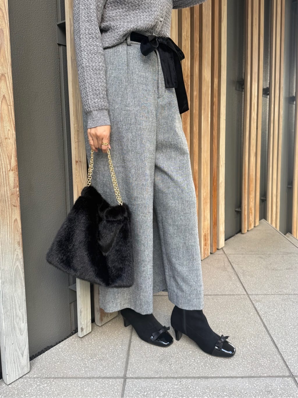 teiさんの「Couture brooch｜【上品華やか・通勤】ラメツイード ワイドパンツ」を使ったコーディネート