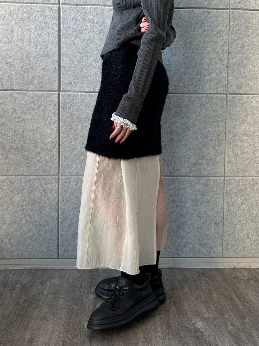 honoka Aさんの「CODE A｜feather mini skirt」を使ったコーディネート