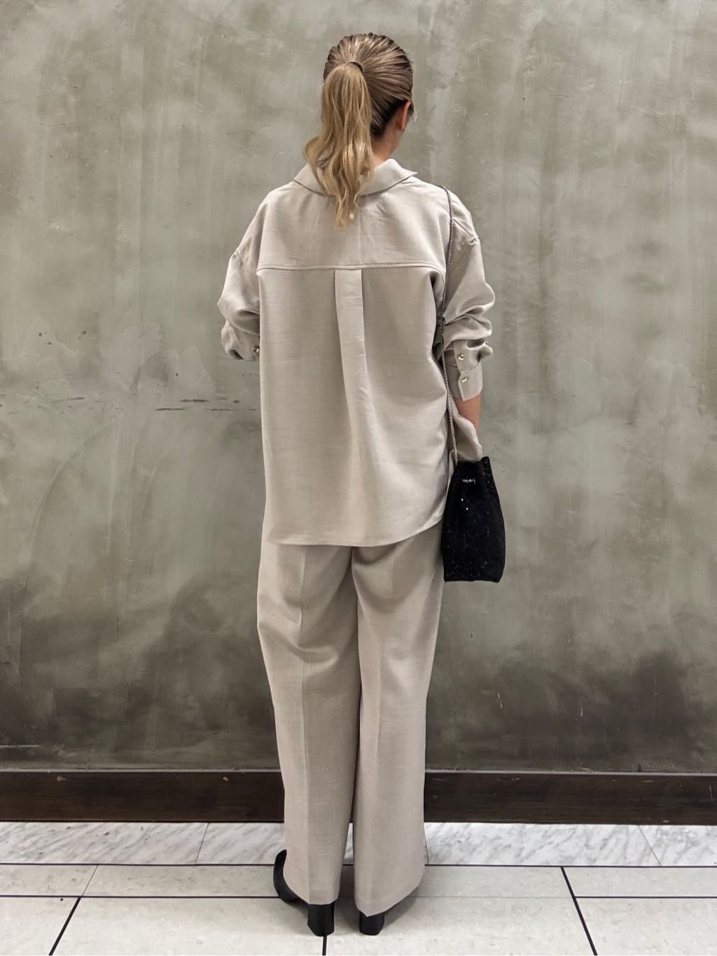 minaさんの「grove｜【カセット服/選べる着丈】洗濯機で洗えるオーバーシャツ」を使ったコーディネート