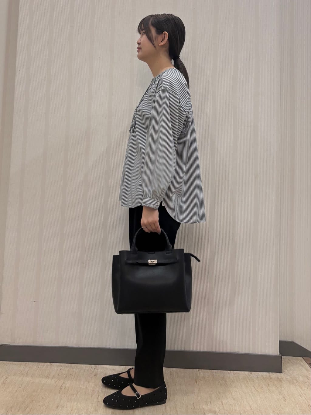 ちひさんの「INDIVI｜人気NO.1【褒められパンツ／高ストレッチ／ウエストゴム】タックテーパードパンツ」を使ったコーディネート